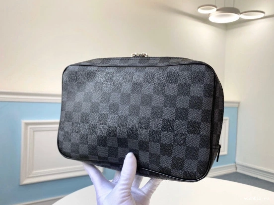 WIS GM VUITTON LOUIS POUCH TOILETRY 0925